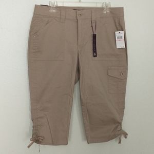 (P3) Gloria Vanderbilt Tan Capris NWT Sz 10